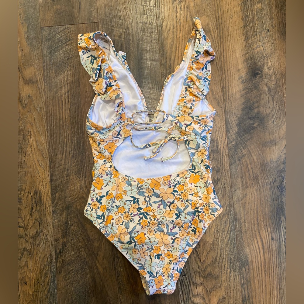 Floral Ruffle One-Piece Swimsuit - Picture 2 of 2